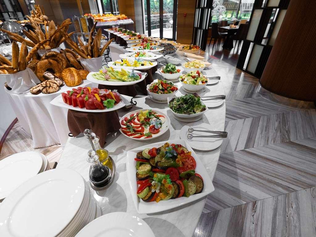 Moevenpick Hotel Tasjkent Restaurant bilde