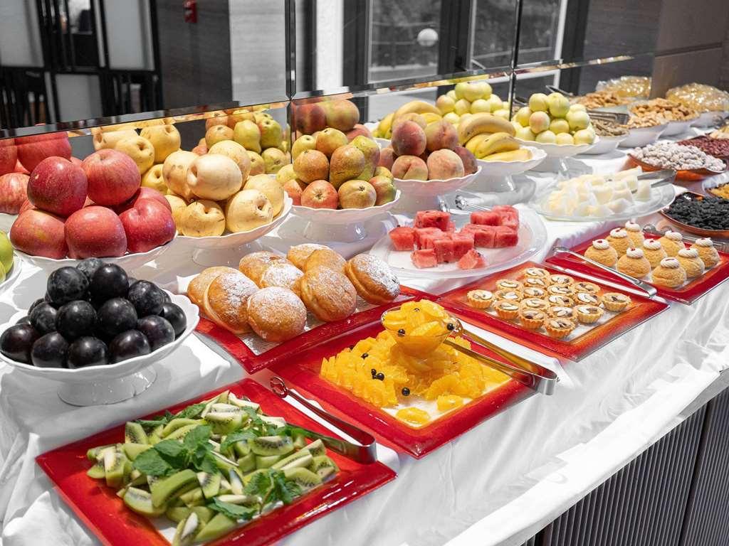 Moevenpick Hotel Tasjkent Restaurant bilde